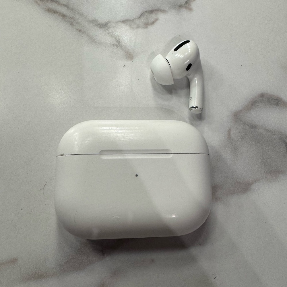 Apple Airpods Pro 1st Generation Right Airpod and Case